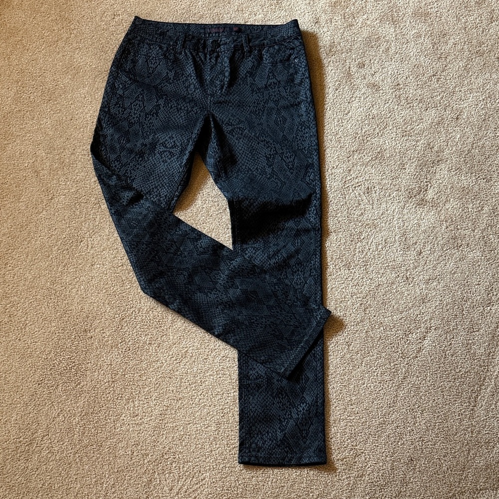 NWOT Women’s Black Liverpool snakeskin print Pants